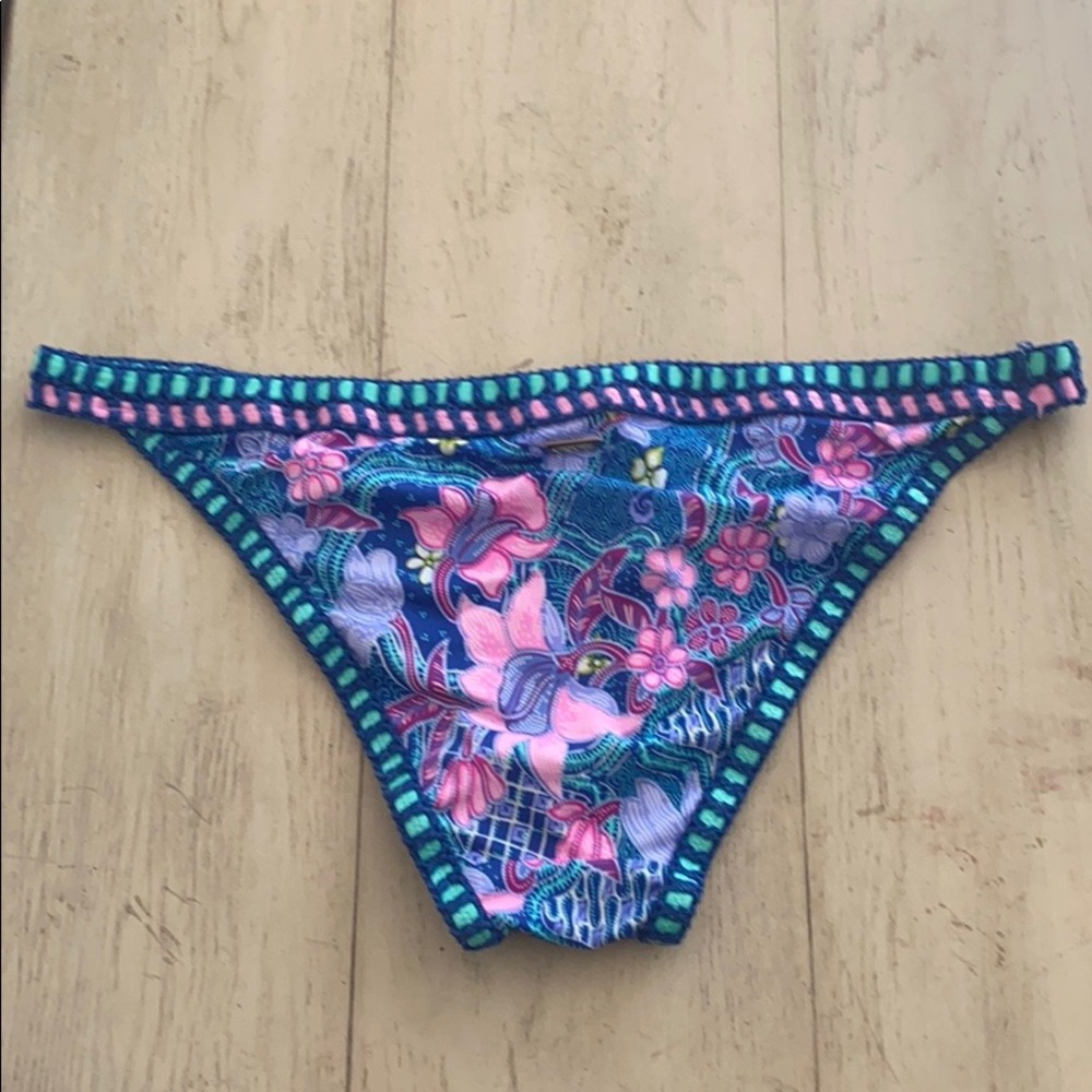 ❌SOLD❌ Victoria’s Secret Swimwear: bikini bottom - Picture 2 of 4